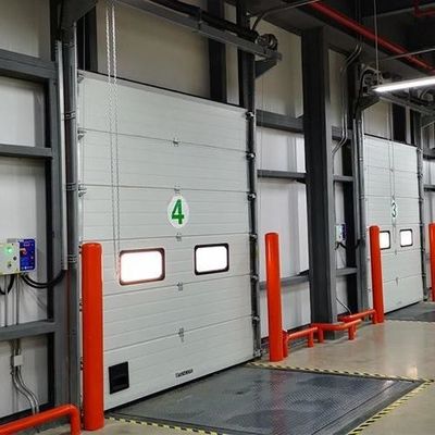 Αυτοματοποιημένη κατακόρυφη ανύψωση Βιομηχανικές διατομικές πόρτες Μόνωση από αφρό πολυουρεθάνιο
